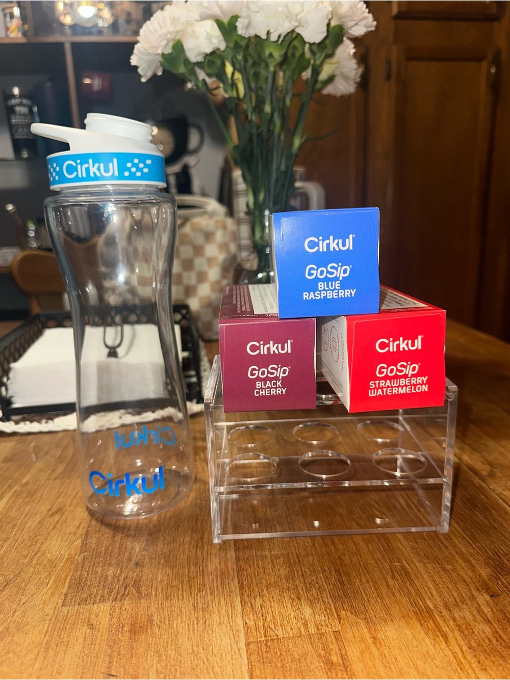 Cirkul Bottle, Flavor pods and Stand